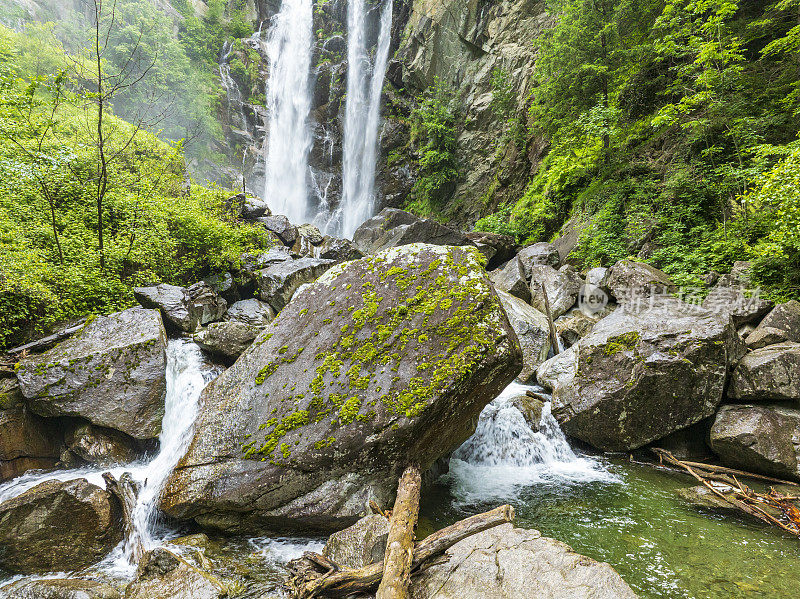 南蒂罗尔的Cascata di Valclava瀑布或Kalmtaler Wasserfall瀑布